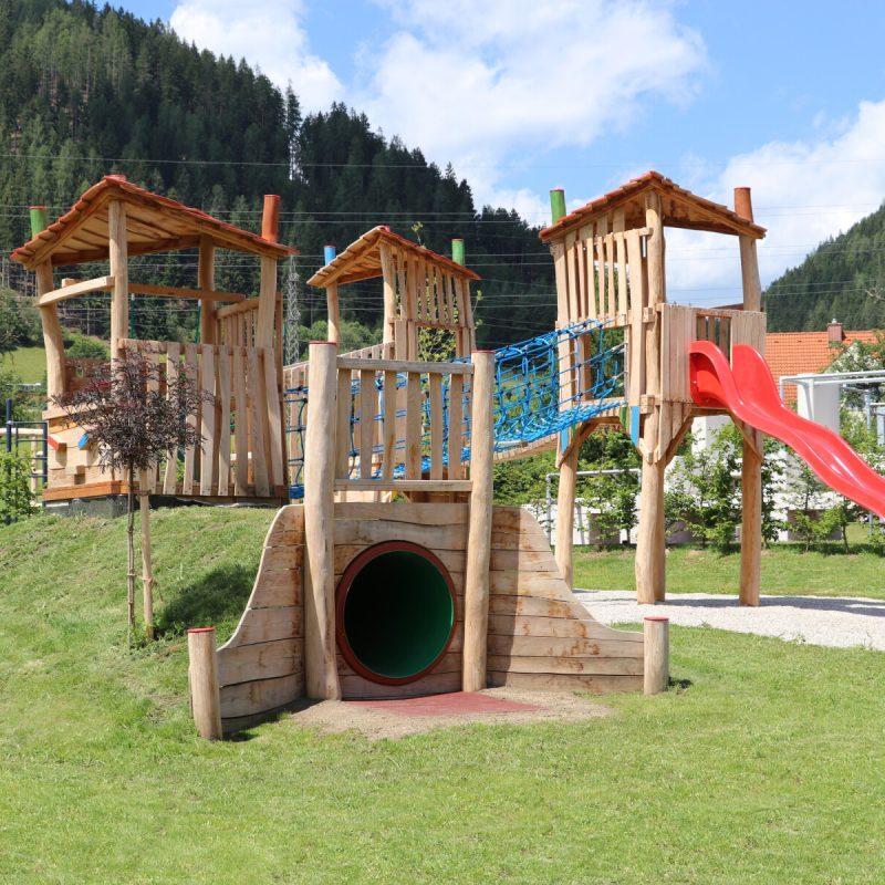Ein Spielplatz im grünen
